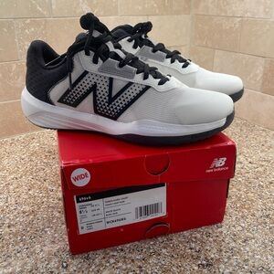 NWT Tennis court shoes - Wide